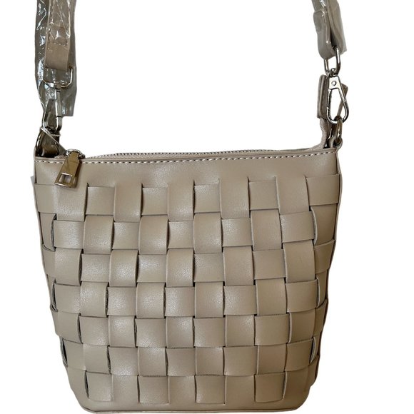 Basket Weave Bucket Bag / Handbag in Tan - NWT - Picture 1 of 12